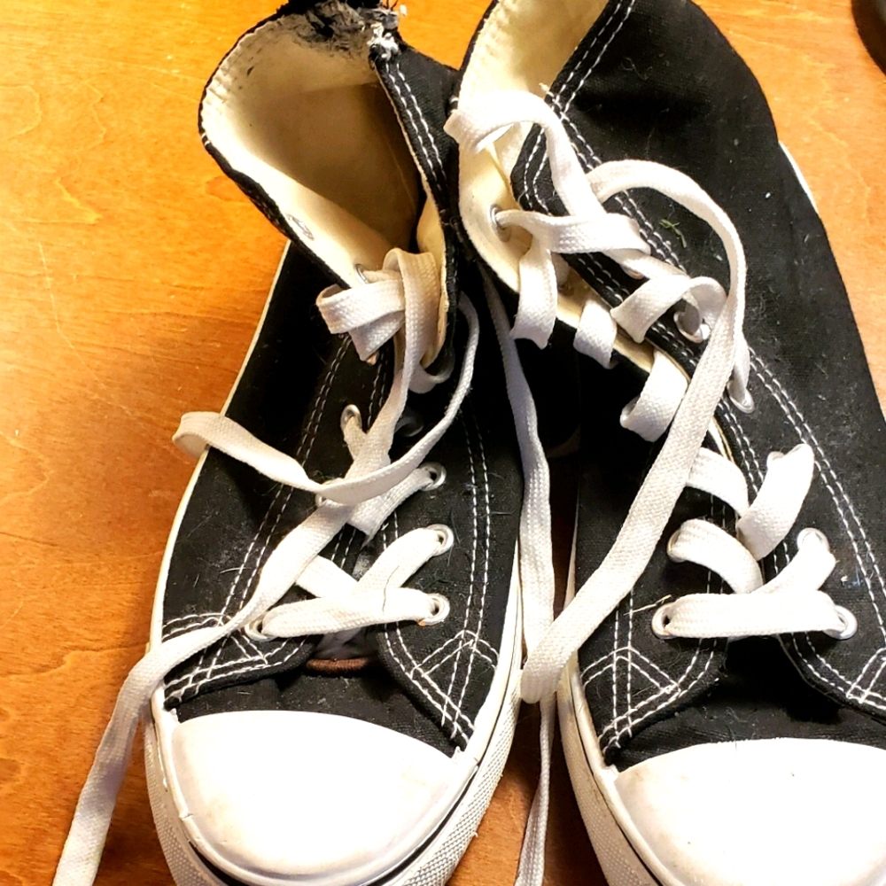 Converse Boys Size L (8/9)